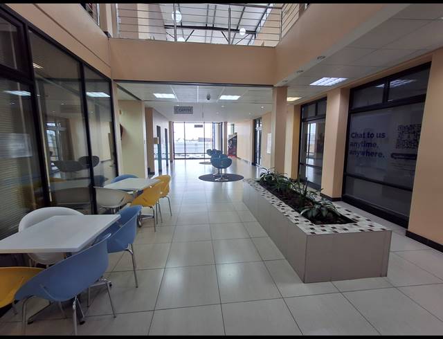 100M² OFFICE TO LET IN VINCENT